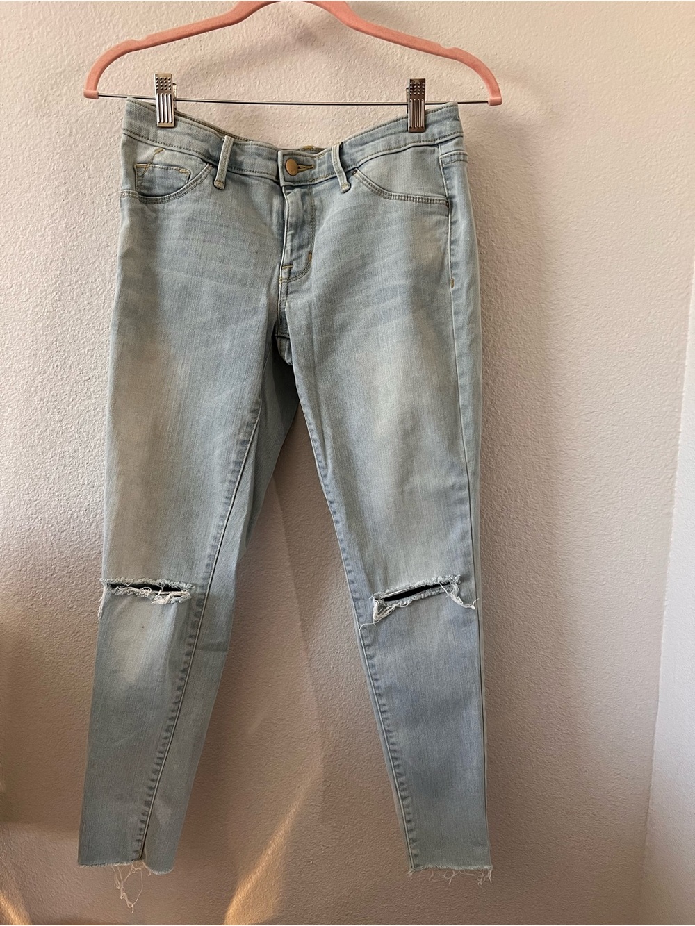 Mossimo Supply Co. Light Blue Distressed Skinny Jeans 6/28